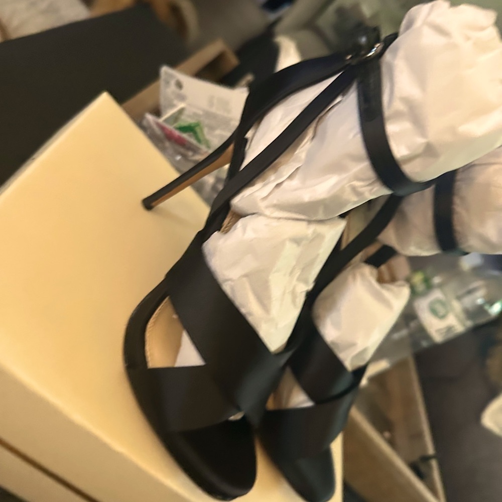 NWT - VINCE CAMUTO BLACK DELUXE SATIN STYLE IM-DAIRREN